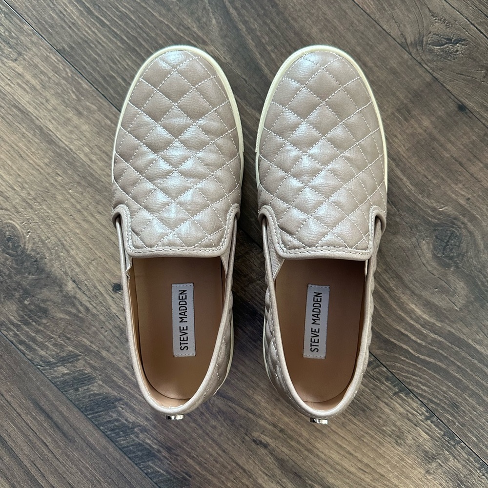 Steve Madden Women’s ECENTRCQ Slip-on Shoe